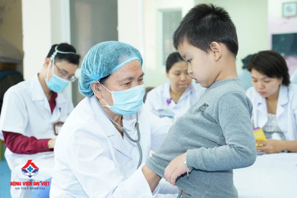 An Việt thăm khám và chăm sóc sức khỏe cho mầm non tương lai của đất nước