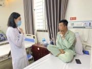 Ban giám đốc bệnh viện An Việt đến từng buồng bệnh thăm hỏi động viên người bệnh